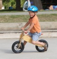 Kind auf Laufrad.jpg