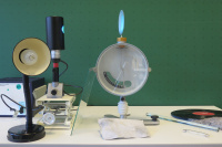 Fotoeffekt qualitativ Aufbau Hg-Lampe an.jpg