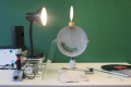 Fotoeffekt qualitativ Aufbau Glühlampe an.jpg