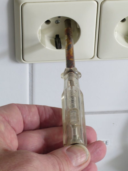 Datei:Phasenprüfer Nulleiter klein.jpg